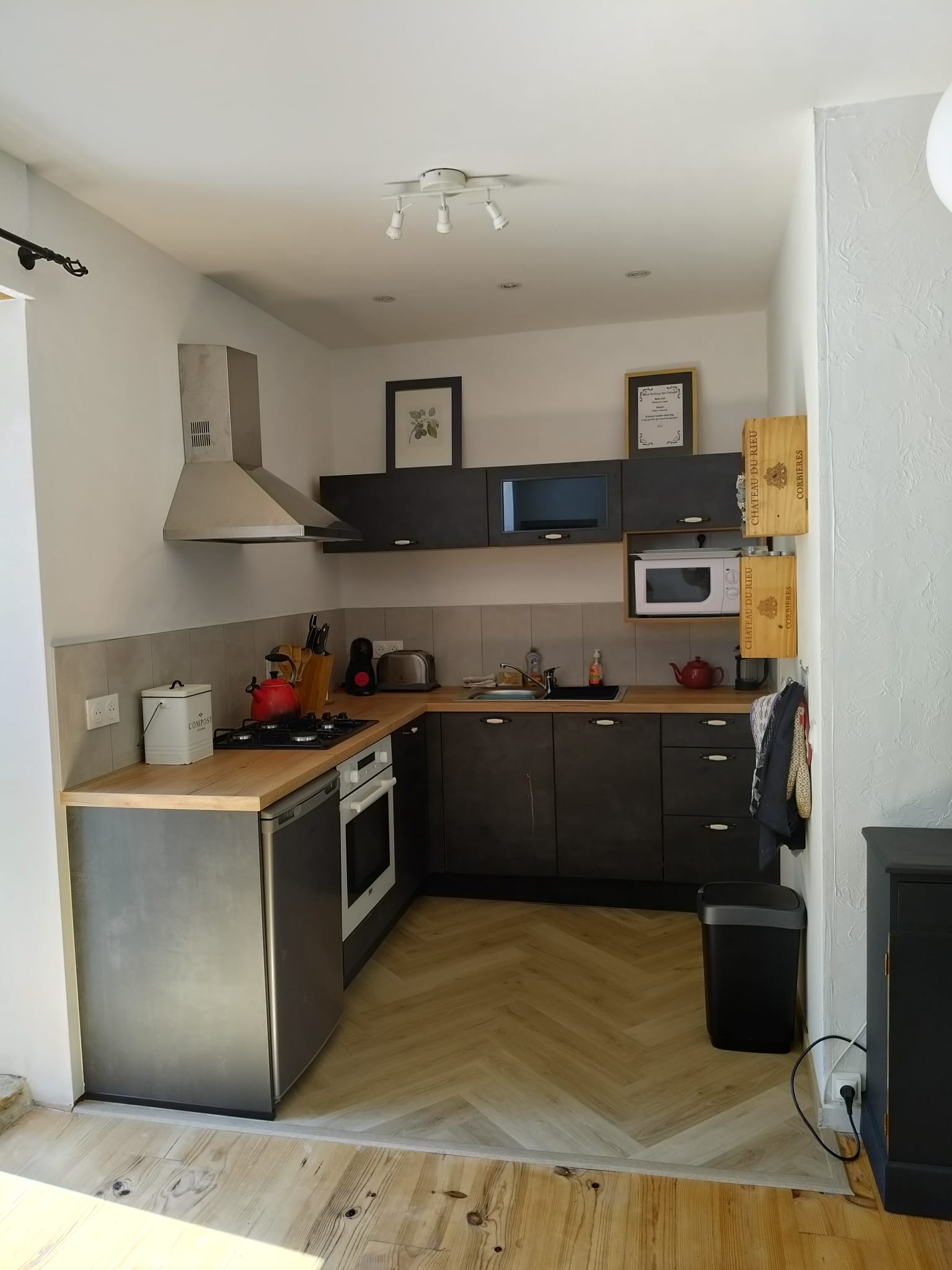Orchid one bedroom gite. orchid kitchen1