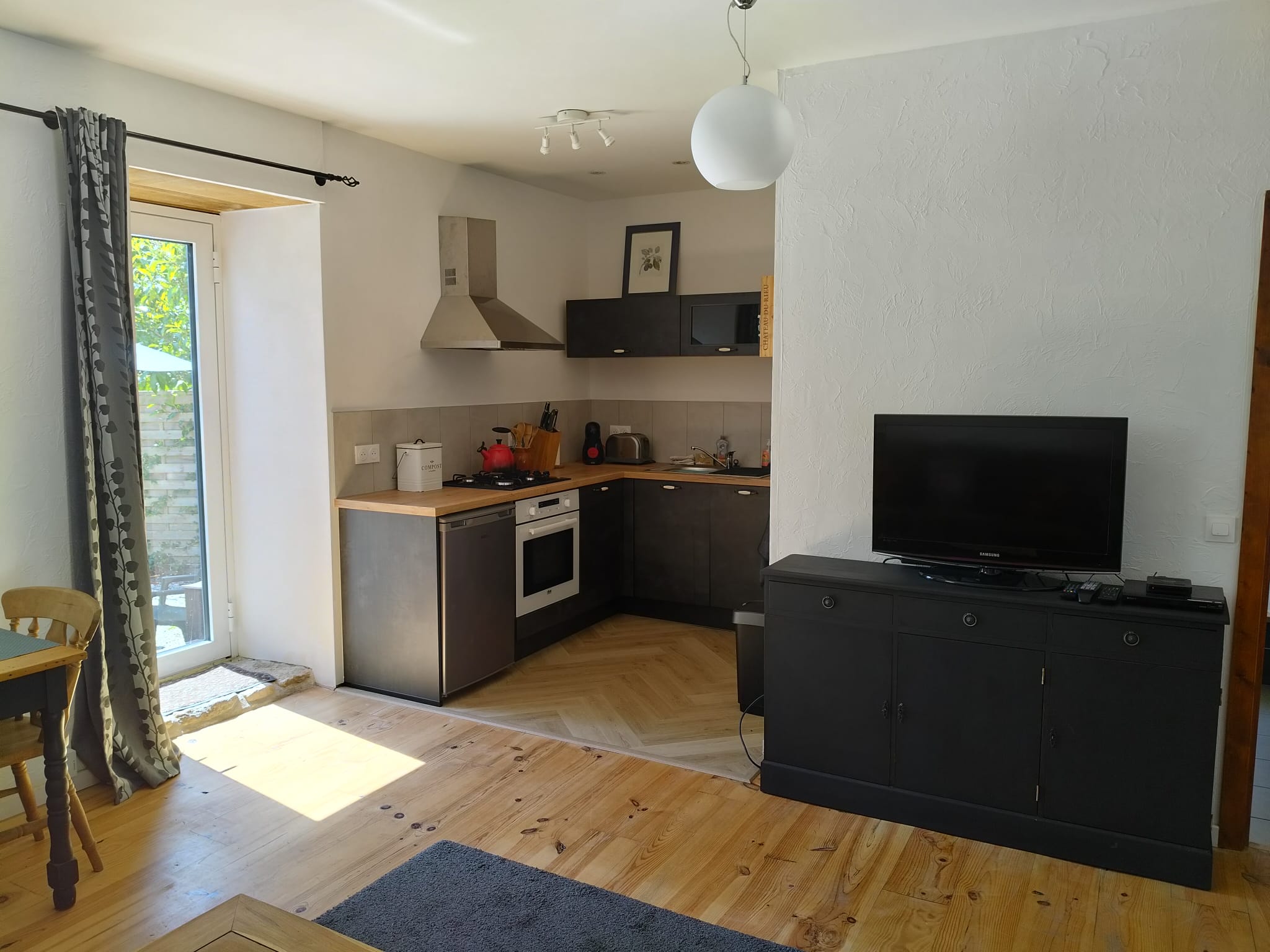 Orchid one bedroom gite. orchid kitchen2