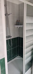 Orchid one bedroom gite. orchid shower